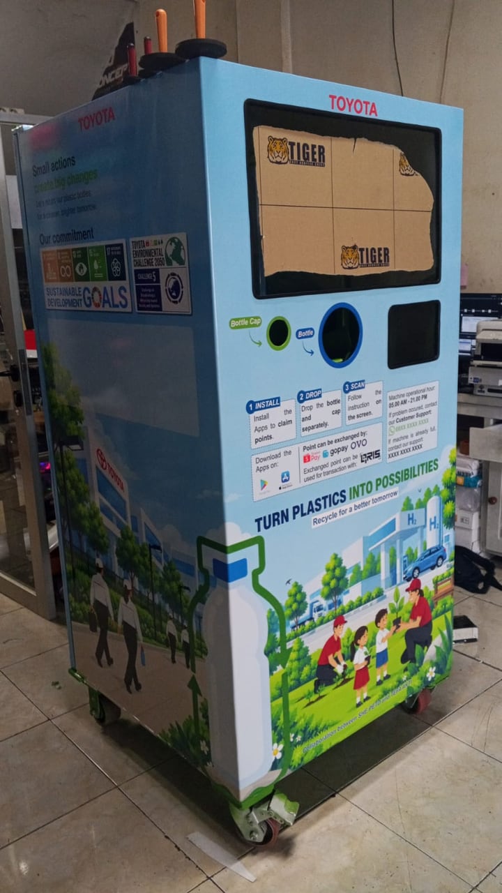 1000152782 – Recycle vending machine